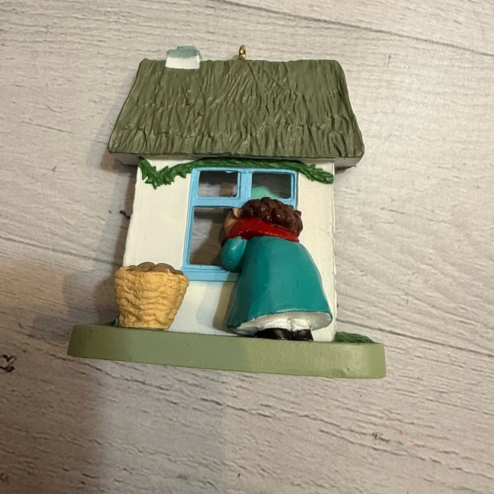 1990 Hallmark Keepsake Ornament‎ Irish Windows of the World with Box Christmas